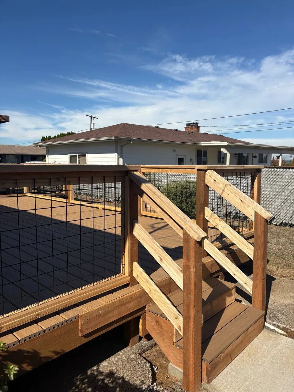 Deck composite hog wire railing stairs — Composite deck with hog-wire railing and cedar stairs, HANDY TEAM PRO