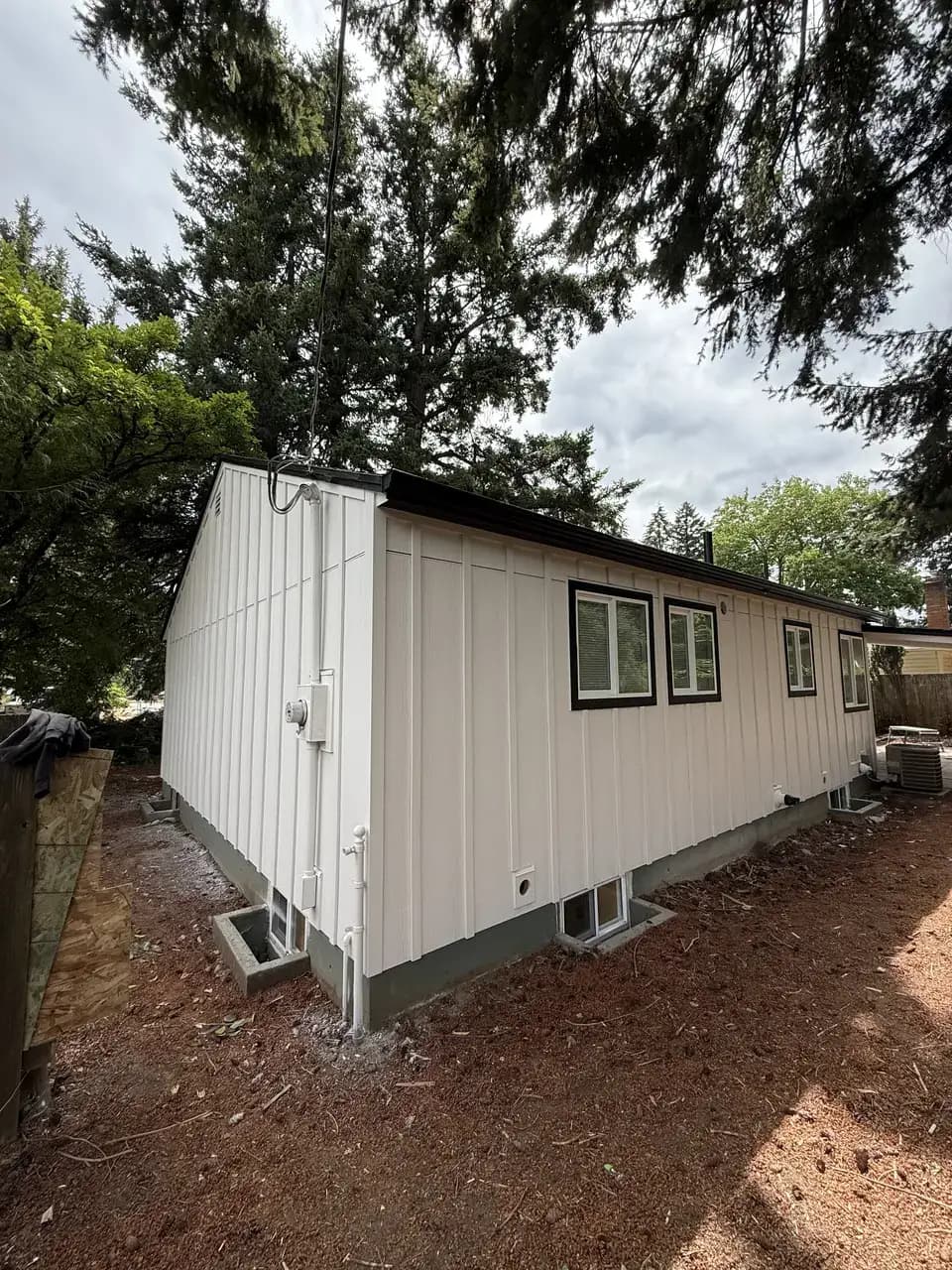 Painting exterior board batten corner — Interior & exterior house painting — recent projects, HANDY TEAM PRO