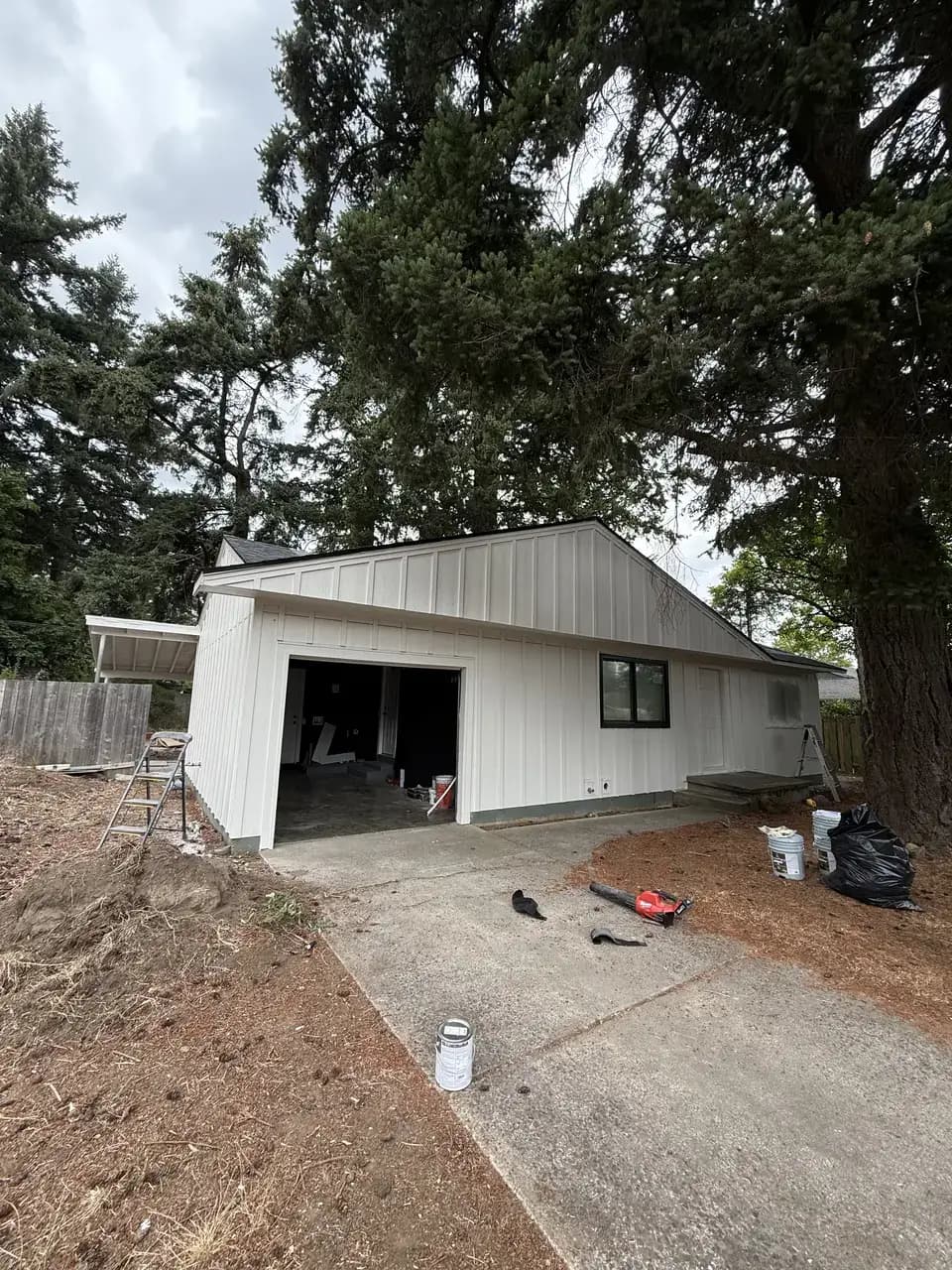 Painting exterior board batten garage — Interior & exterior house painting — recent projects, HANDY TEAM PRO
